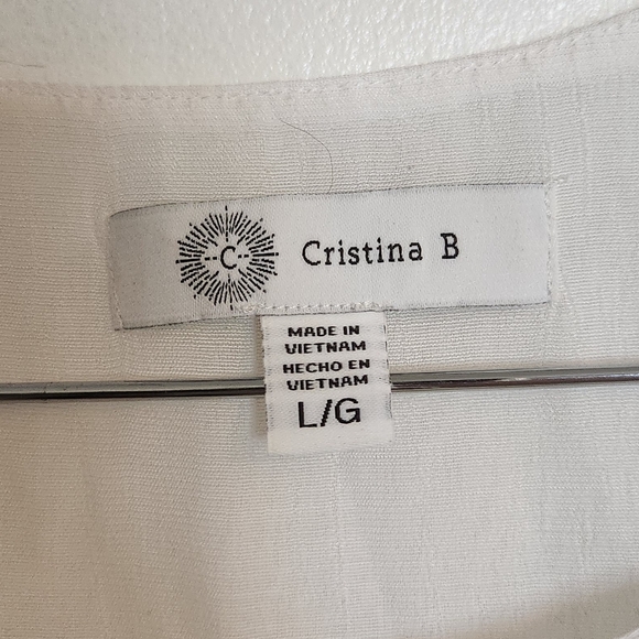 Chic White Sleeveless Blouse - Picture 2 of 5